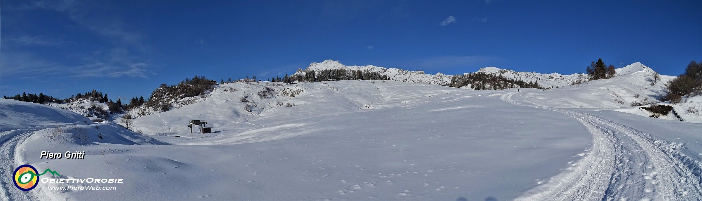 51 Vista panoramica sui Piani di Artavaggio.jpg